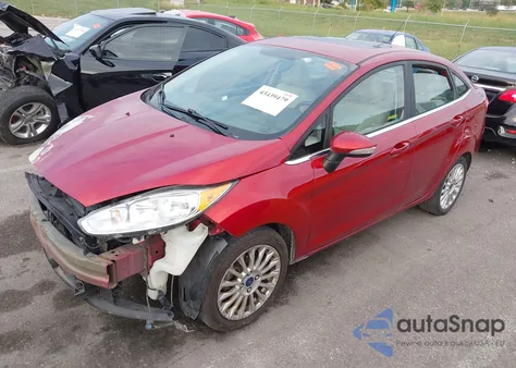 2015 Ford Fiesta Titanium z USA, uszkodzony, nr VIN 3FADP4CJ7FM175348